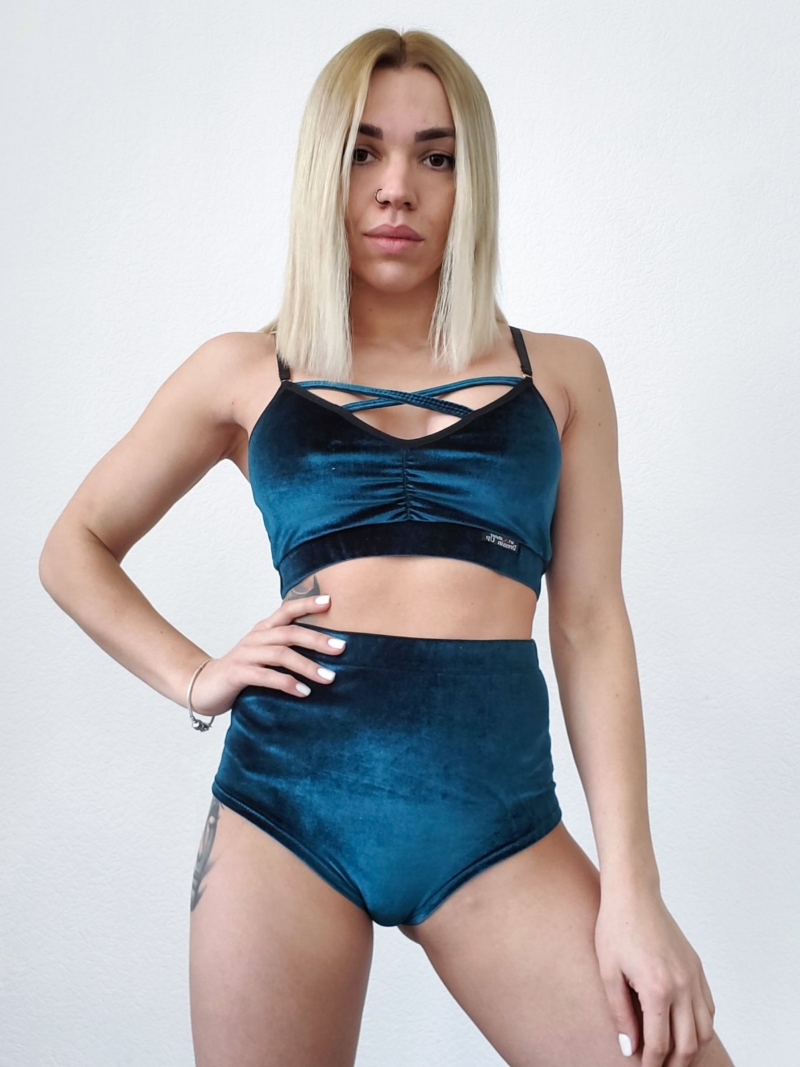 Classic Velvet Set – Criss-Cross Crop Top and High-Waisted Shorts for Pole Dance, Fitness & Performance